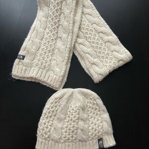 Unisex The North Face Hat and Scarf Set
